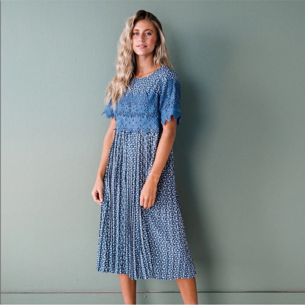 Saving Paige Prairie floral pleated midi dress w/lace trim